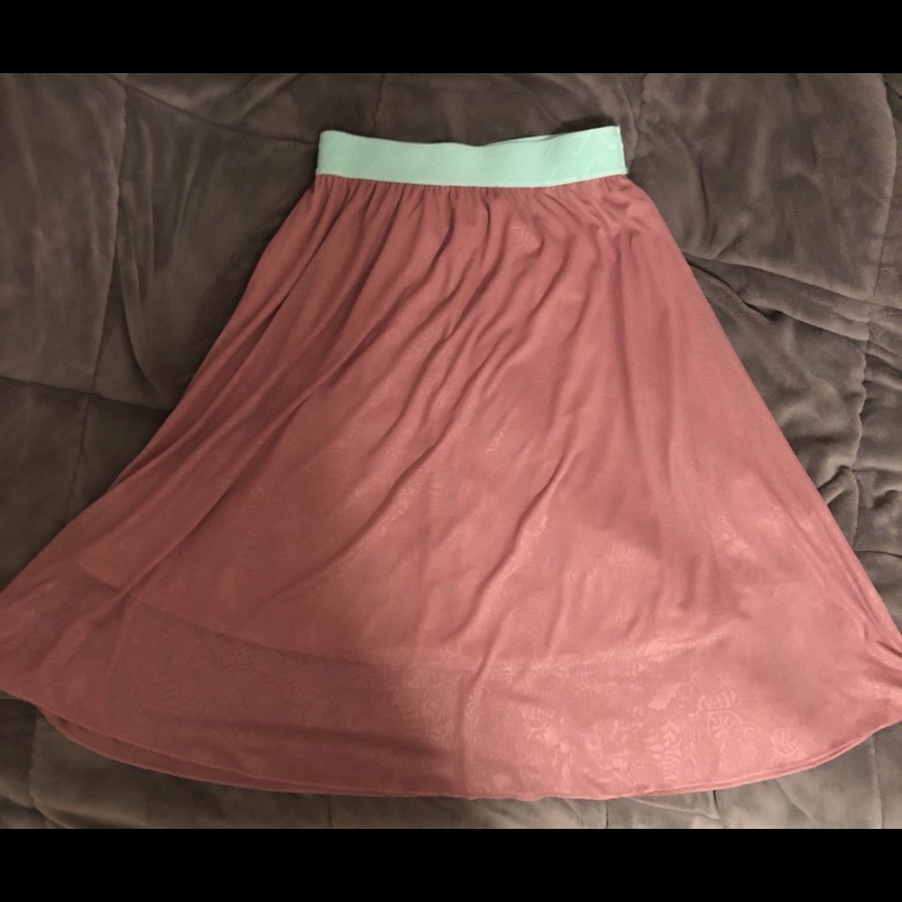SIZE SMALL LOLA BY LULAROE